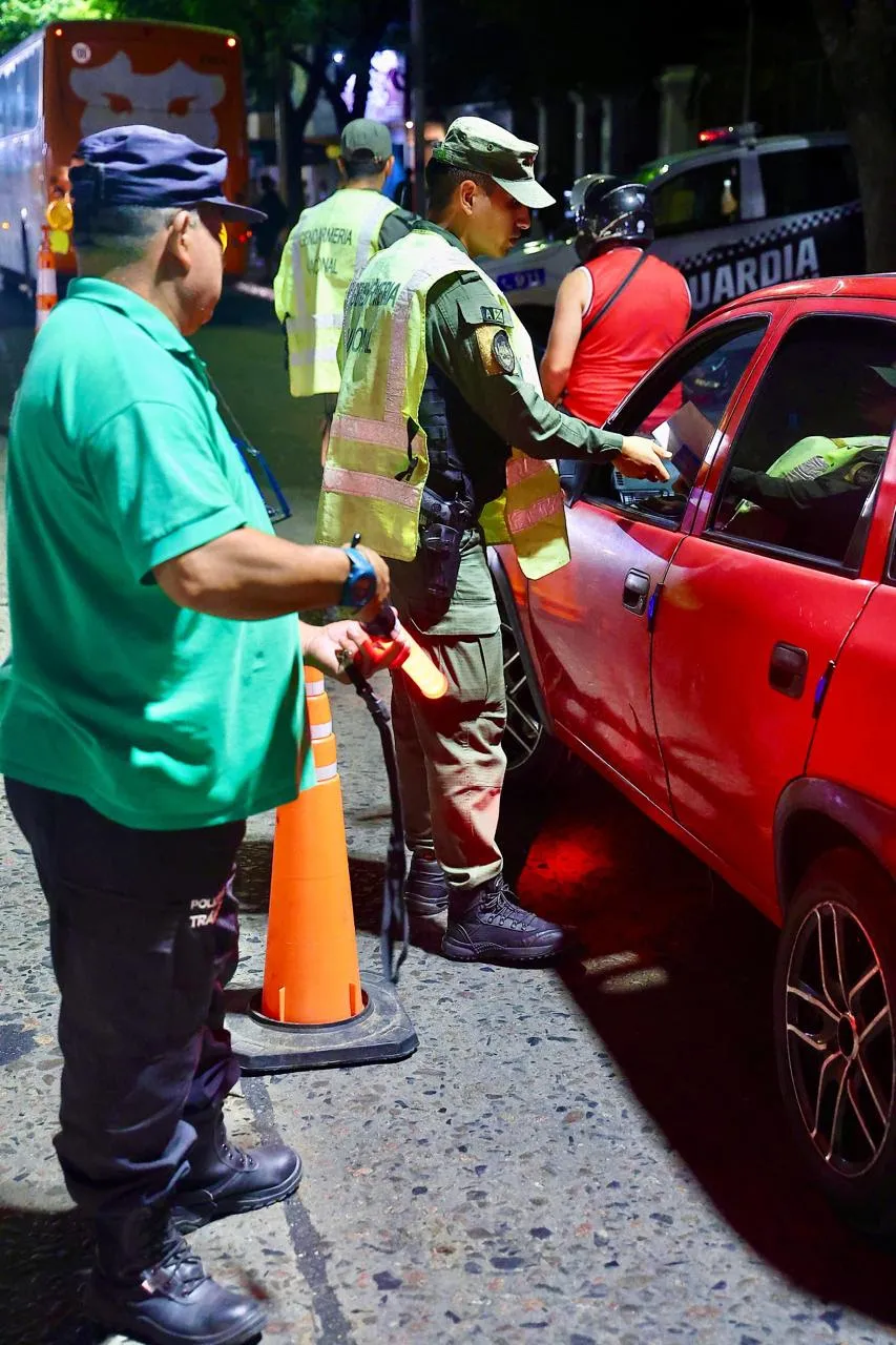 MONTE-GRANDE-OPERATIVO-DE-SEGURIDAD-Y-CONTROL-VEHICULAR-EN-LA-PLAZA-MITRE