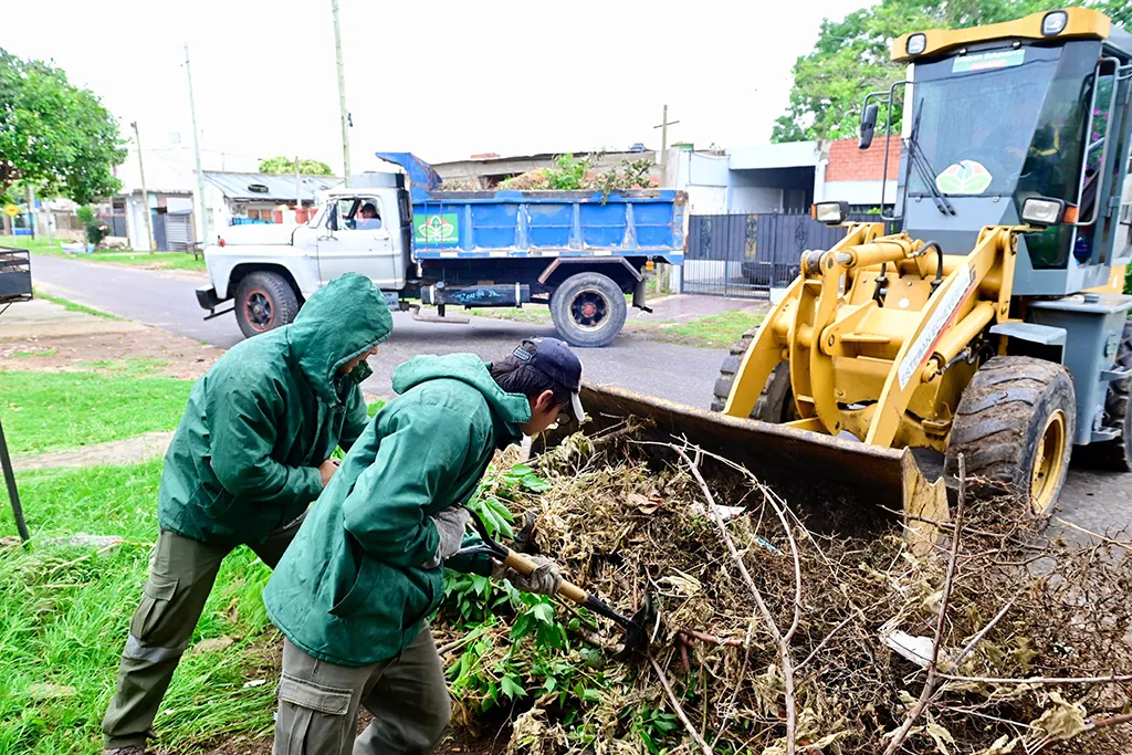 EL-MUNICIPIO-DE-ESTEBAN-ECHEVERRIA-SIGUE-TRABAJANDO-EN-LAS-ZONAS-AFECTADAS-POR-LA-TORMENTA