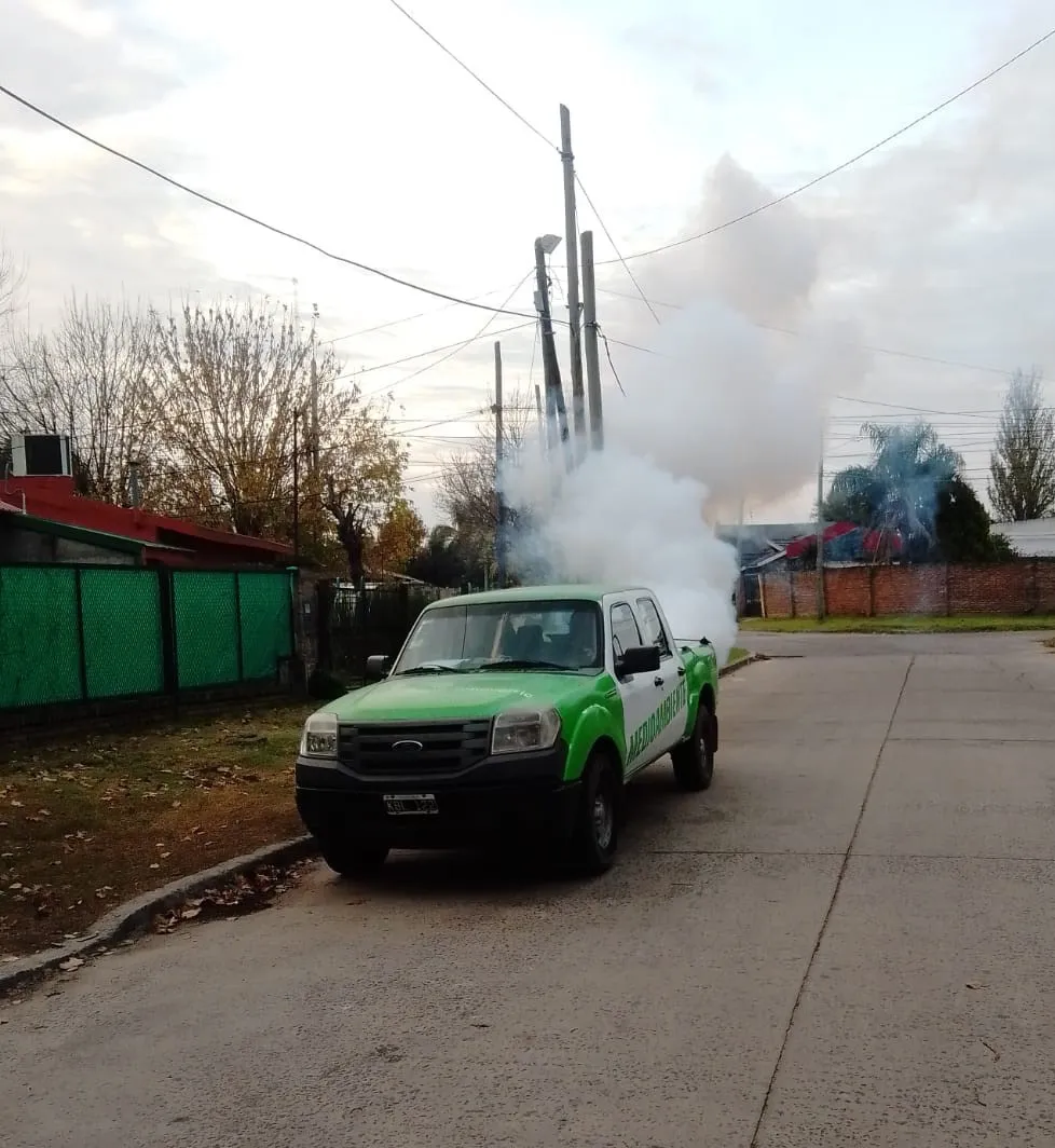 CONTINUAN-LOS-OPERATIVOS-DE-FUMIGACION-EN-ESTEBAN-ECHEVERRIA