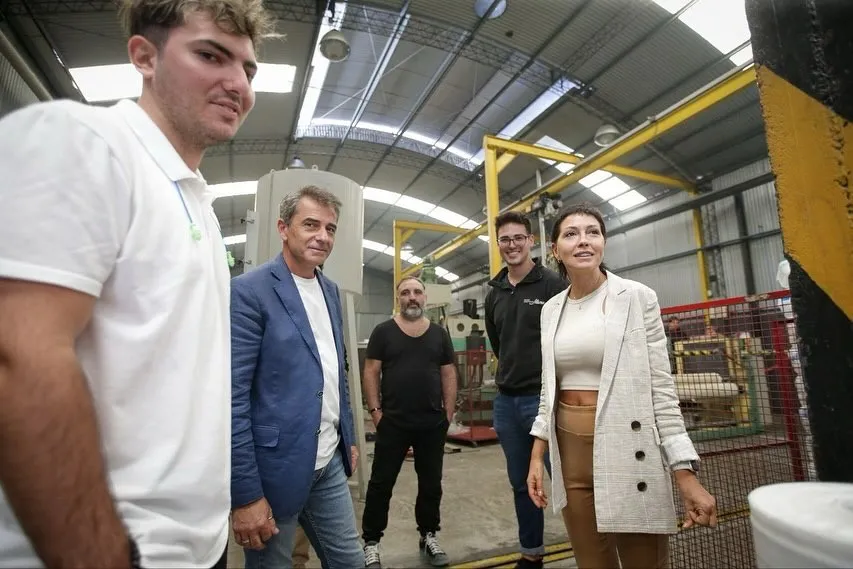 MAYRA RECORRIÓ LA EMPRESA PRODUCTORA DE BOLSAS INDUSTRIALES ÁLAMO SAIC DE QUILMES OESTE 2