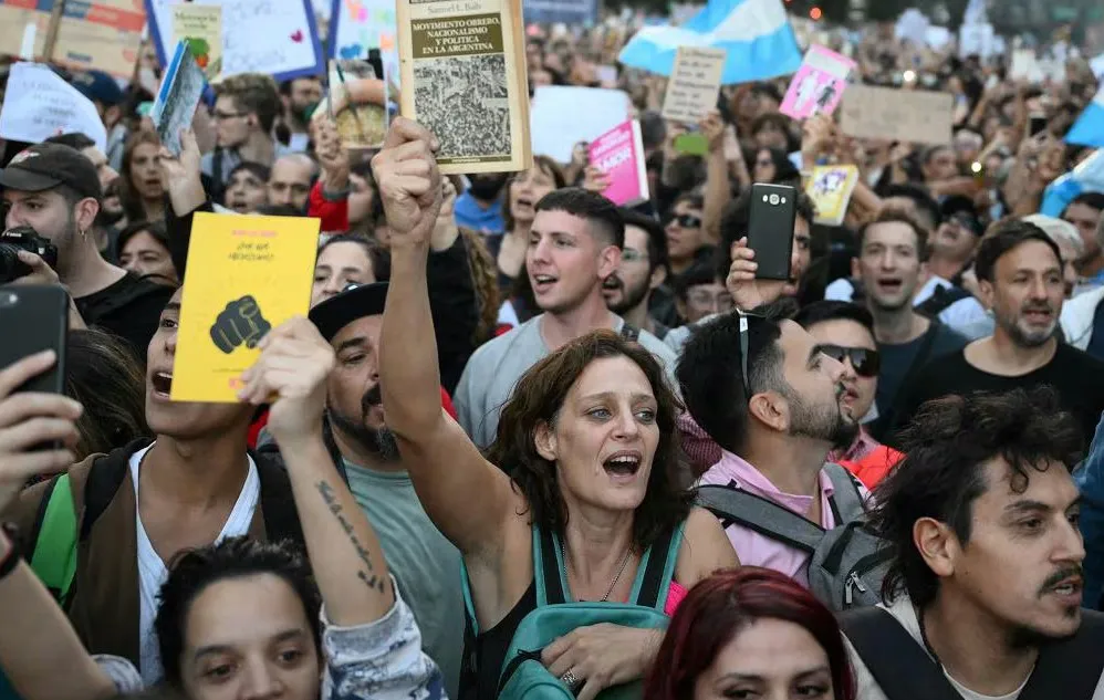 NOTA 1 DEBATE UNIVERSIDAD