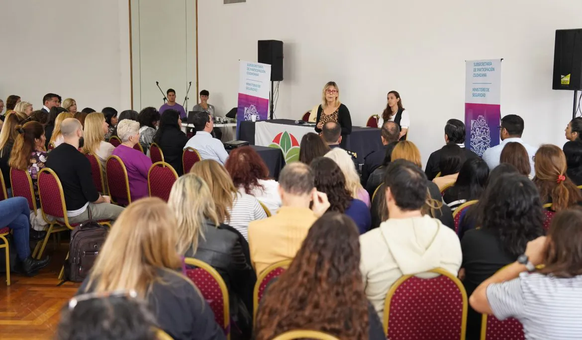 EL-MUNICIPIO-REALIZO-UNA-CAPACITACION-SOBRE-GROOMING-PARA-AUTORIDADES-DE-ESCUELAS-Y-PERSONAL-DE-SEGURIDAD-scaled-1170x684