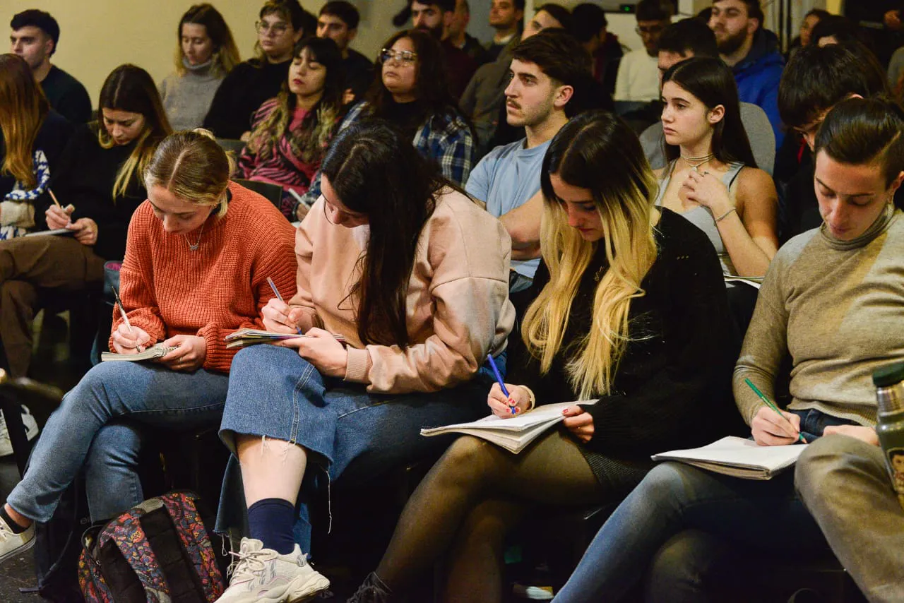 448e9f3b-e0c6-4ebe-863e-a0a1de60c4d2