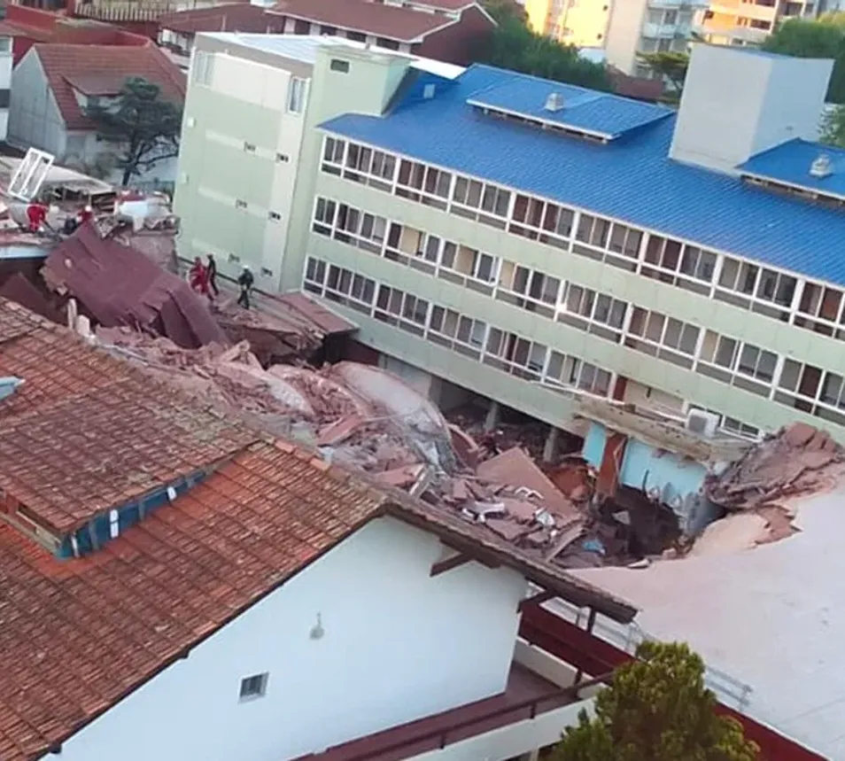 se-derrumbo-un-edificio-villa-gesell-hablan-personas-los-escombros