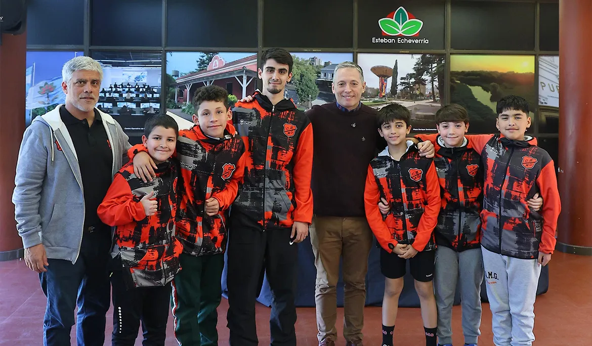 FERNANDO-GRAY-RECIBIO-A-CUATRO-INSTITUCIONES-DESTACADAS-DEL-DISTRITO