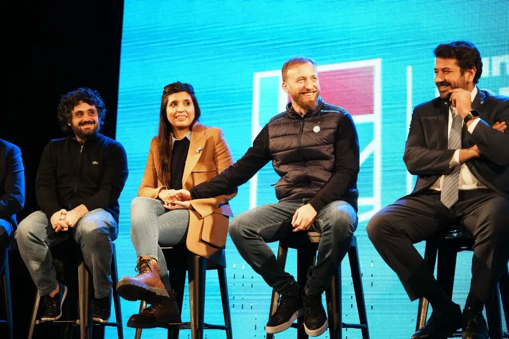 d3aa5bc5-8f73-469e-a3c7-b7f4d36406e3